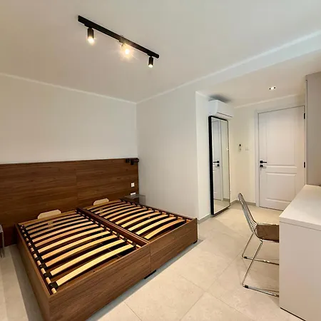 Apartment Juliet Residence, 2 , Your Away From In By Sf Homes *
