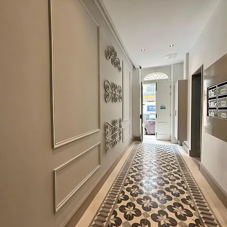 Juliet Residence, 2 , Your Away From In By Sf Homes Apartment *