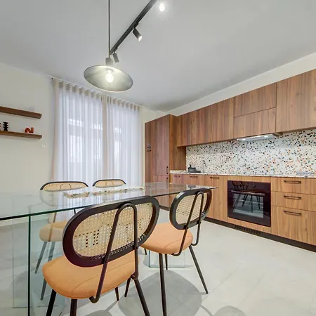 Juliet Residence, 2 , Your Away From In By Sf Homes Apartment *