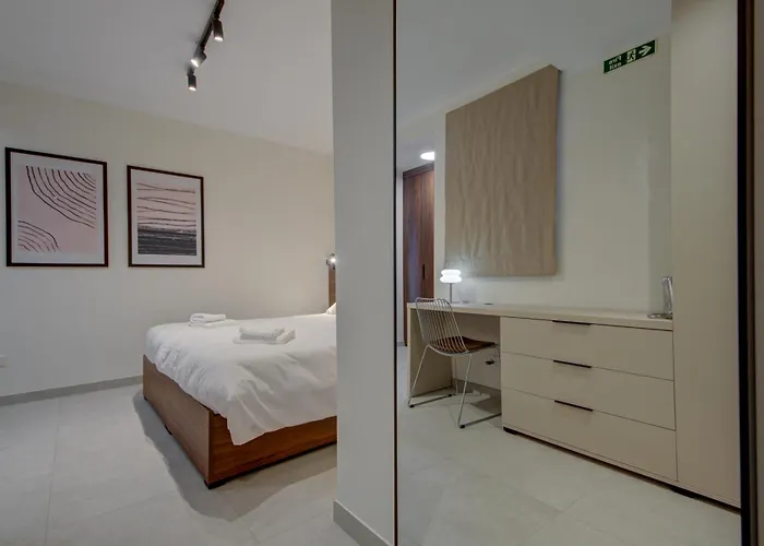 Apartament Juliet Residence, 2 , Your Away From In By Sf Homes