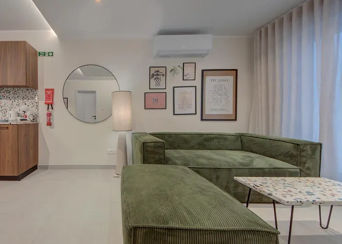 Juliet Residence, 2 , Your Away From In By Sf Homes Apartament