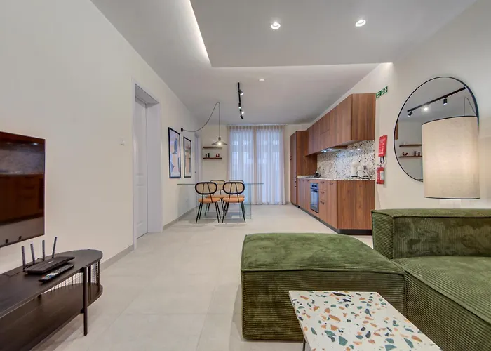 Apartament Juliet Residence, 2 , Your Away From In By Sf Homes