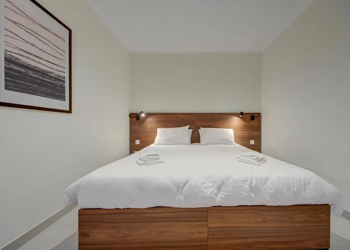 Apartament Juliet Residence, 2 , Your Away From In By Sf Homes *